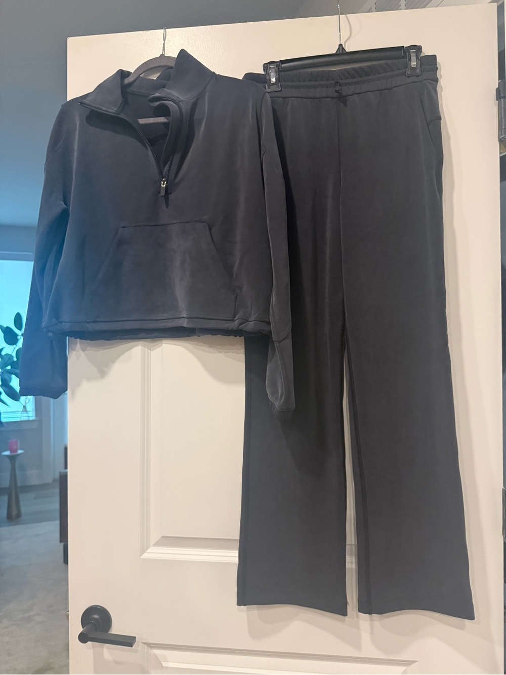 lululemon athletica Dark Gray Pullover Half-Zip & Relaxed micro fiberJoggers Set